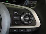 アダプティブクルーズコントロール機能付きです。走行中に先行車の様子を検知しながら、設定した車速の範囲内で先行車との距離のキープを支援します。詳細は販売店スタッフまでおたずねください。