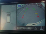 ☆全周囲カメラが駐車をアシスト☆4つの高解像度カメラで車の周囲を撮影!見えにくい死角の駐停車も驚く程に楽々です。バックカメラは、車庫入れの時は勿論、後方の安全確認もできて安心です♪