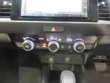 オートエアコン標準装備です。1年中快適な室内を提供!車内温度を設定すると風向き、風量を自動で調節してくれます。