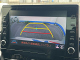 【バックカメラ】駐車時に後方がリアルタイム映像で確認できます。大型商業施設や立体駐車場での駐車時や、夜間のバック時に大活躍!運転スキルに関わらず、今や必須となった装備のひとつです!