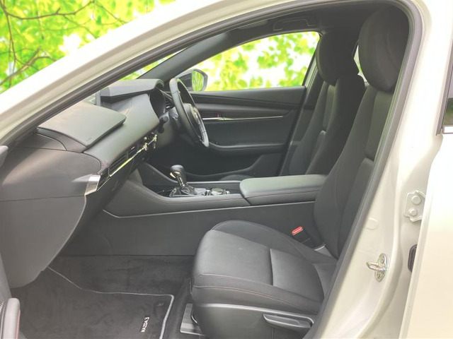 マツダ MAZDA3ファストバック 1.8 XD ブラックトーンエディション の