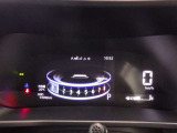 とっても見やすいメーターです。夜間時はラグジュアリーな気分にさせてくれる照明が魅力ですので、夜のドライブも楽しみになりますよ♪