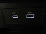 USB充電専用電源ソケットも付いています。モバイル機器などの充電専用
