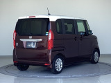 バックカメラが付いているのでバックでの車庫入れも安心です。