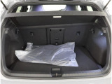 トランクルームです!片方ずつの椅子を倒すことが出来ます!長いお荷物でも積めます!