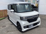 自社整備工場で点検整備をおこなってからお渡ししています。車検が残っている場合は『12ヶ月点検整備』を、車検整備付きの場合は『車検整備』をおこないます。整備費用は車両本体価格に含まれています。