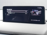 こちらのお車には先進安全装備が多数搭載されています。衝突被害を回避あるいは軽減するためのブレーキや、後方死角からの接近警報、車線逸脱を防止する警報装置など、詳しくはスタッフまでお尋ねください。