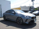 存在感ある佇まいと計算されたフォルムが印象的。走り出した瞬間からBMWならではの軽快なドライビングを楽しめます。