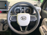 インテリアに合わせたデザインのステアリングは、運転される方のことも考え、運転しやすい形状、大きさです。是非一度、実際に触ってお確かめください。