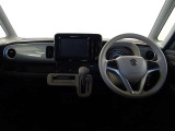 【メーター廻り】シンプルで飽きないデザイン、運転中も視界の邪魔にならない構造になっているので運転に支障もありません♪
