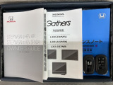 スマートキーは鍵をバッグに入れたままでもドアロックの開閉やエンジンのON・OFFができます。夜間や雨の日も鍵を探さなくて良いので便利です。