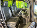 運転席シート廻りは使用感も少なく、良好な状態となっています。丁寧に使われていたことがよくわかりますね。