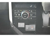 電動パーキング付きです。パーキング入れると自動でサイドブレーキかかります。