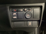 【助手席側パワースライドドア】です。リモコンや運転席のスイッチ操作で楽々自動開閉。
