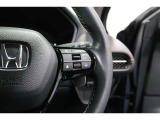 Hondaセンシングの機能のひとつ、アダプティブクルーズコントロール付!アクセルから足を離しても設定したスピードと前車との車間を保ち走行してくれます!車線維持もアシスト☆高速道路で疲労軽減ですね☆