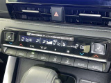左右独立温度コントロールフルオートエアコンです。運転席、助手席それぞれで独立して温度設定ができます。冷え性の方が乗っても安心ですね♪