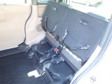 ◆チップアップ&ダイブダウン機構付【ULTR SEAT】は後席座面を左右分割で跳ね上げることができます。トランクで積載できない背の高い荷物をラクラク収納できます。ホンダ車ならではの人気装備です。