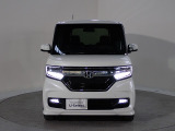 HIDより明るいLEDヘッドライト が装備されています。より明るく!省電力!で、夜間走行時や雨の日に明るく安全に前方を照らすことが出来ます。
