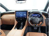 オシャレなインテリアで運転する気分も盛り上がりますよね^^
