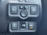 最近はほんとに安全装備は必須ですよね。。こちらの車にも衝突被害軽減ブレーキ、踏み間違い防止装置、車線逸脱警報付いてます!安全運転を心がけ、ノートePOWERと一緒に素敵なカーライフをお楽しみください☆