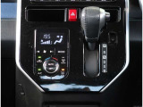 【オートエアコン】1年中快適な室内を提供!車内温度を設定すると、風量を自動で調整してくれます。