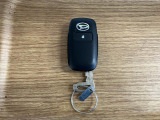 【スマートキー】 スマートキーを携帯していれば、ドアハンドルのボタンを押すだけでロックの解除ができます。