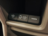 USBソケットがついていますのでコードを繋げばスマートフォンなどの充電が出来ます!オーディオソース USB 対応しております。
