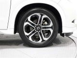 タイヤサイズは(251/55R17)でアルミホイールです。