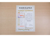 【車両検査証明書】店頭にてクルマの状態が一目で分かる検査証明書を公開中。トヨタ認定検査員が厳しく査定し、状態を点数と図解で表示しています。修復歴はもちろん、傷やヘコミの箇所や程度がご確認いただけます。