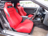 運転席シートは高額モデルのRECARO製SR-3に変更済。助手席シートはホンダタイプR専用RECAROシートに交換済みとなります。全国でも数台しか掲載されていない2.5GTツインターボR 修復歴無車両