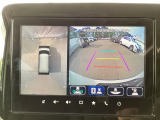 狭い場所での駐車やすれ違いなどでより的確な運転操作に役立つ全方位モニターが装備されています。