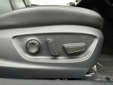 パワーシート搭載。微妙な調整が手軽にでき、最適なポジションで運転することが可能です。