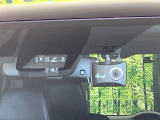 【トヨタセーフティセンス】走行中に前方の車両等を認識し、衝突しそうな時は警報とブレーキで衝突回避と被害軽減をアシスト。より安全にドライブをお楽しみいただけます。