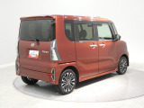 【快適なサイズ感】取り回しの良いコンパクトなサイズでありながら、車内は驚くほど広々。日常使いの利便性が高く、初めて軽自動車を運転される方にもおすすめしやすい一台です。