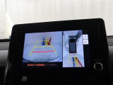 パノラミックビューモニター付きです。車両を上から見たような映像をディスプレイオーディオ画面に表示。運転席からの目視だけでは見にくい、車両周辺の状況をリアルタイムでしっかり確認できます。