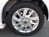 純正14インチアルミホイールに、155/65R14タイヤを装着しております。