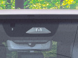 【トヨタセーフティセンス】走行中に前方の車両等を認識し、衝突しそうな時は警報とブレーキで衝突回避と被害軽減をアシスト。より安全にドライブをお楽しみいただけます。