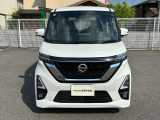 日産のブランドを象徴するVモーショングリルです。