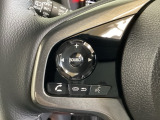 ステアリングスイッチがついていますので、オーディオのチャンネル変更、ボリューム、ジャンル変更が操作可能です。ハンドルから手を離さず安全に操作できます。