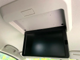 【フリップダウンモニター】家族や友人とお出かけする機会が多い方に大人気のフリップダウンモニター!大画面モニターで車内はエンタメ空間!退屈しがちな長距離ドライブも楽しい時間に変わります!