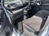 助手席も広く、スムーズに乗り降りいただけます!
