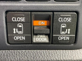 【両側パワースライドドア】スマートキーや運転席のスイッチで後席両側スライドドアの開閉が可能♪電動だから力を入れてドアを開ける必要が無く、小さなお子様でも簡単に開け閉めでき快適です♪