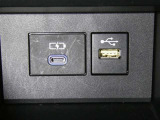 【充電用USB端子】デバイスの充電に便利です。※実際の接続端子は写真で確認or店舗までご気軽にお問合せください♪