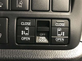 スマートキーや運転席のスイッチで後席両側スライドドアの開閉が可能♪電動だから力を入れてドアを開ける必要が無く、小さなお子様でも簡単に開け閉めでき快適です♪