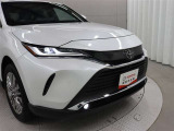 プリクラッシュセーフティに交差点右折時の対向直進車及び右左折時の対向方向から横断してくる歩行者を検知する機能を追加した予防安全パッケージ「Toyota Safety Sense」が採用されています。