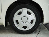 ◆純正ホイール装着車◆シンプルなデザインのホイールキャップ付きです。