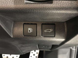 ボタンひとつでトランクの開閉ができ、両手がふさがっている時でもラクに使えます。荷物の出し入れがスムーズで便利です。
