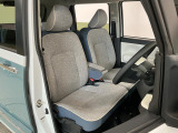 【運転席・助手席】内装ルームクリーニング済みです。しっかり綺麗にしていますので、是非、お確かめください。車に自信があるからこそ、是非一度ご来店頂き内外装も見てもらえると幸いです。