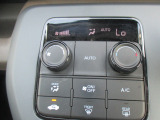 フルオートエアコンのお写真です。ボタン一つで年中快適な温度でお過ごし頂けます♪