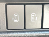 【両側パワースライドドア】スマートキーや運転席のスイッチで後席両側スライドドアの開閉が可能♪電動だから力を入れてドアを開ける必要が無く、小さなお子様でも簡単に開け閉めでき快適です♪